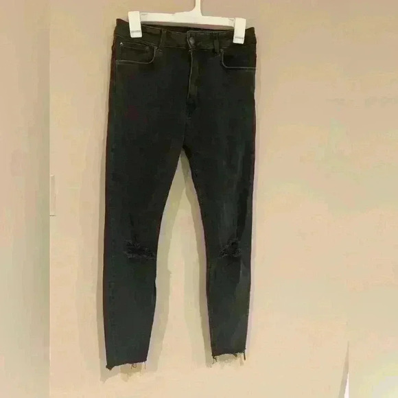 EUC ZARA High Waisted Cut Off Fringe Ankle Black Jeans (6) - Picture 1 of 9